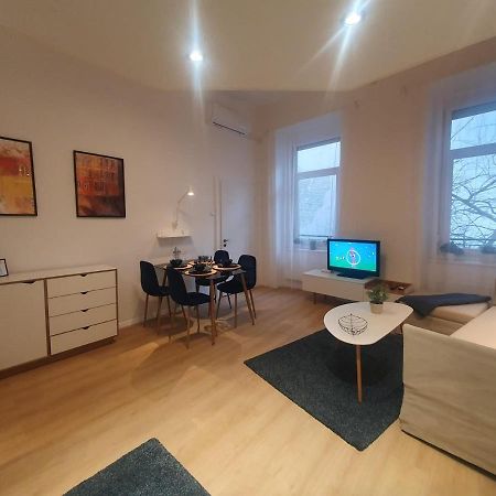 Petofi Apartment With Air Condition Budapest Esterno foto